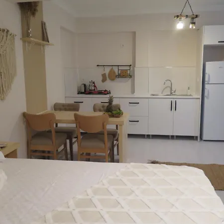 Aparthotel Santa Suites- Near Saint Nicholas Church