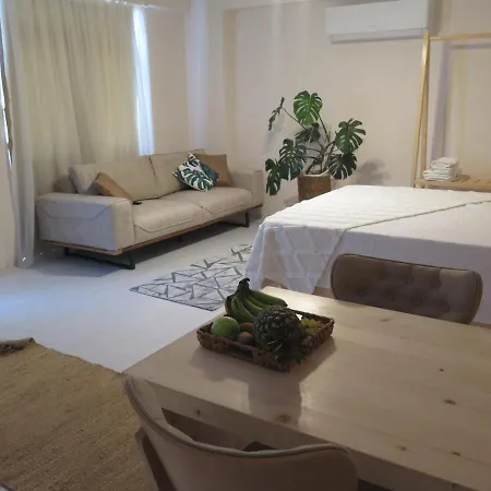 Aparthotel Santa Suites- Near Saint Nicholas Church
